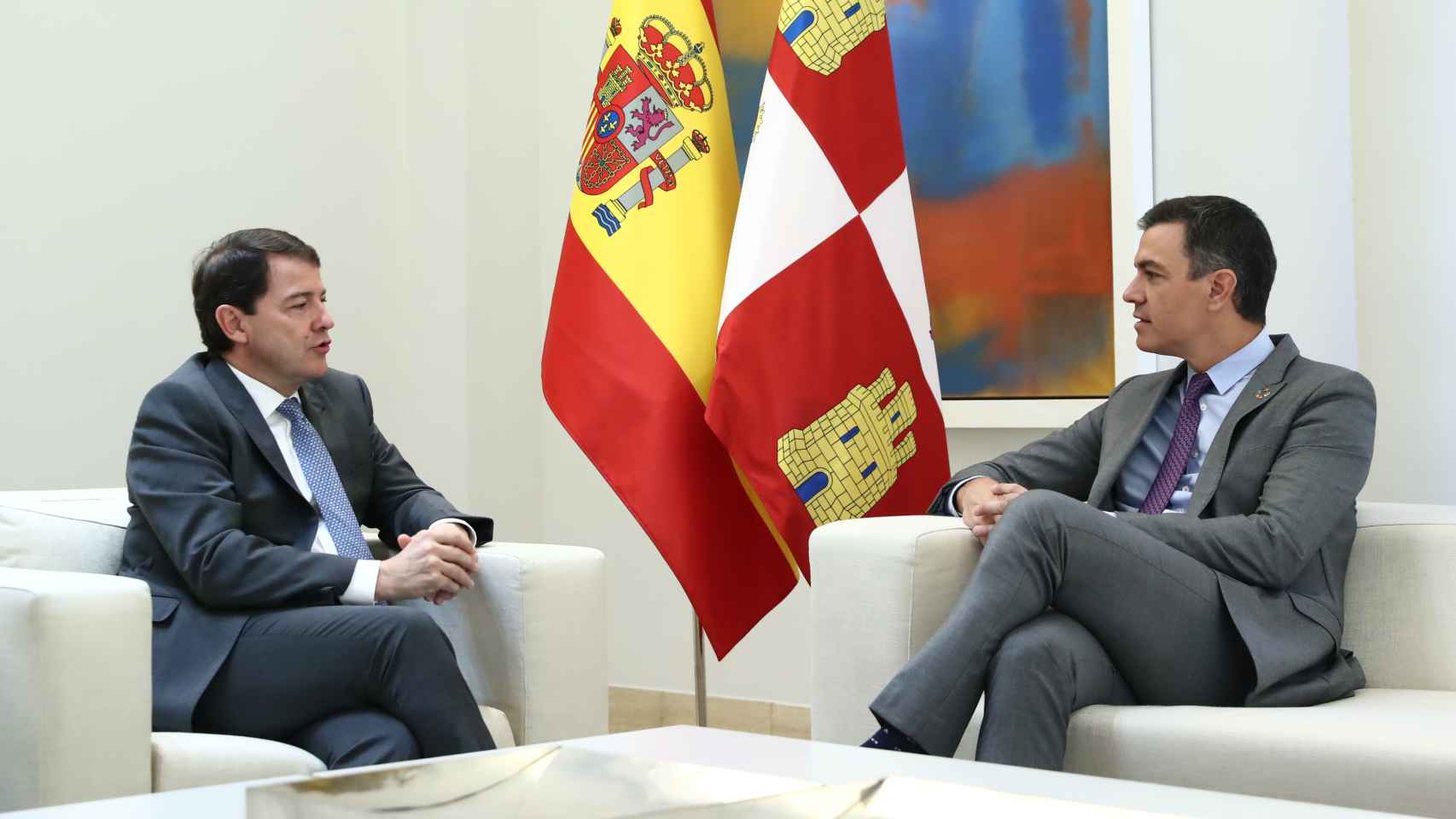 Pedro Sánchez y Alfonso Fernández Mañueco durante el encuentro mantenido en la Moncloa