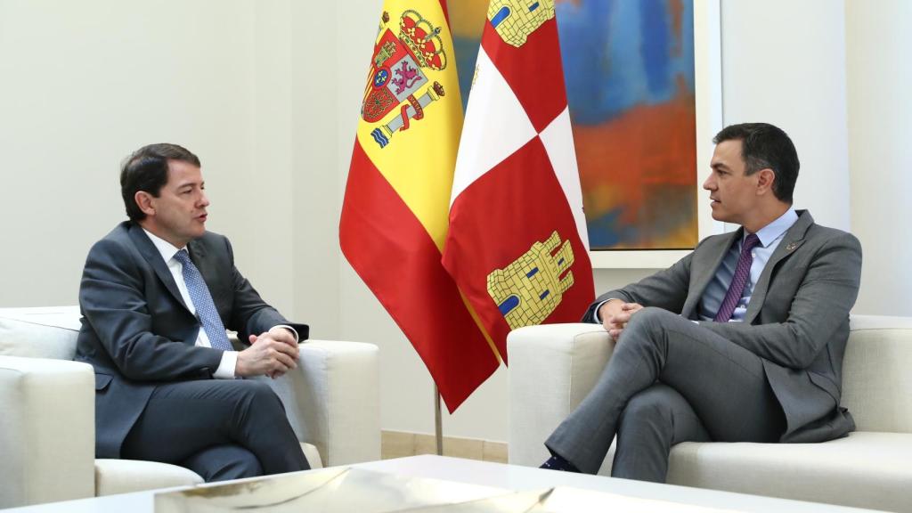 Pedro Sánchez y Alfonso Fernández Mañueco durante el encuentro mantenido en la Moncloa