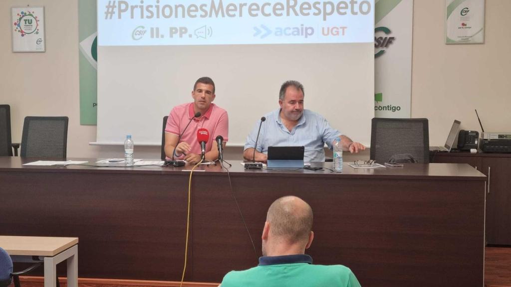 Los representantes de CSIF y Acaip-UGT, esta mañana en la rueda de prensa.