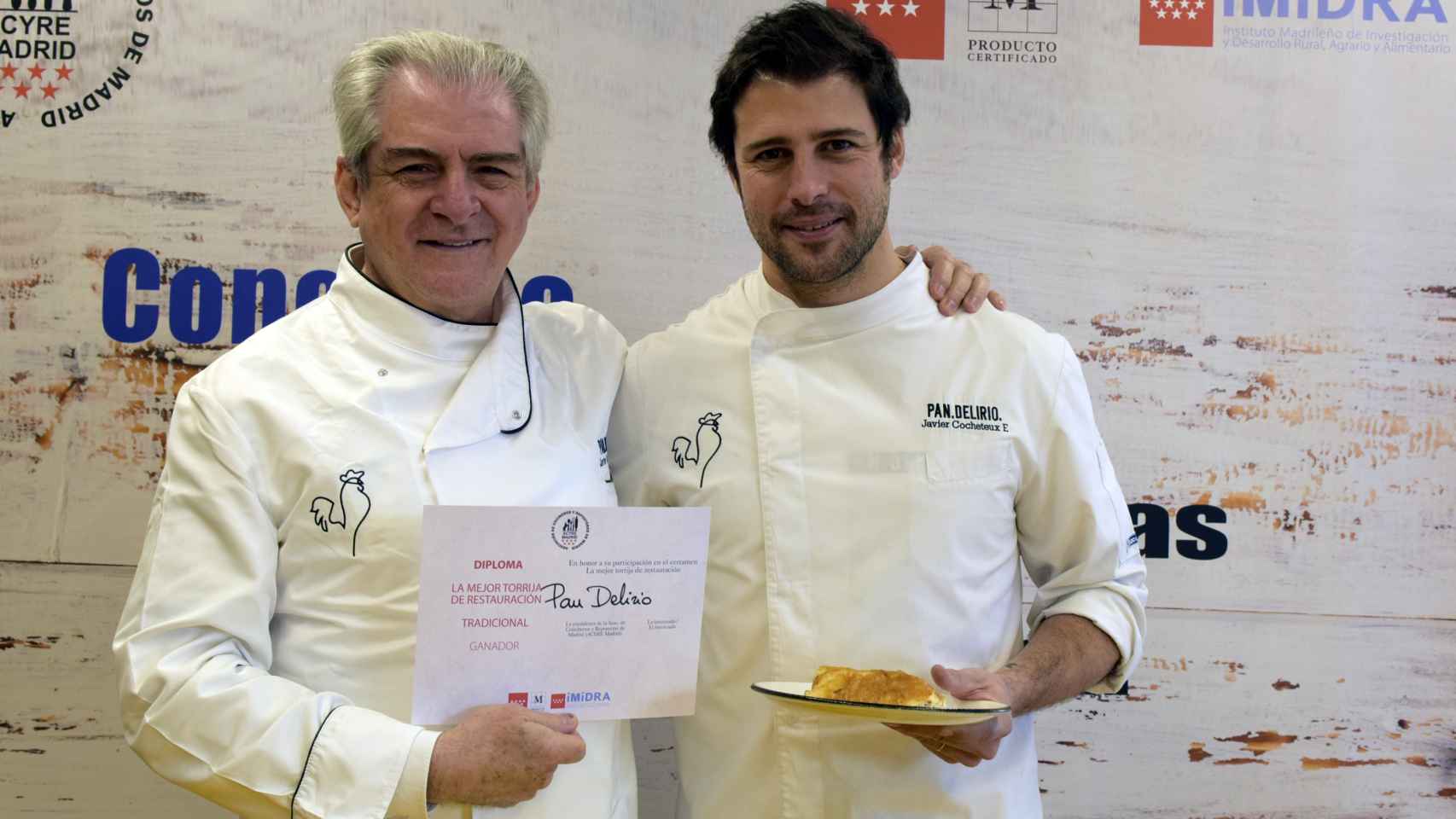 Javier Cocheteux padre y Javier Cocheteux hijo, junto a la mejor torrija de la Comunidad de Madrid.