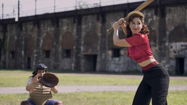 Así se hizo 'A League of Their Own',  la serie basada en 'Ellas dan el golpe', nos lo cuenta su showrunner