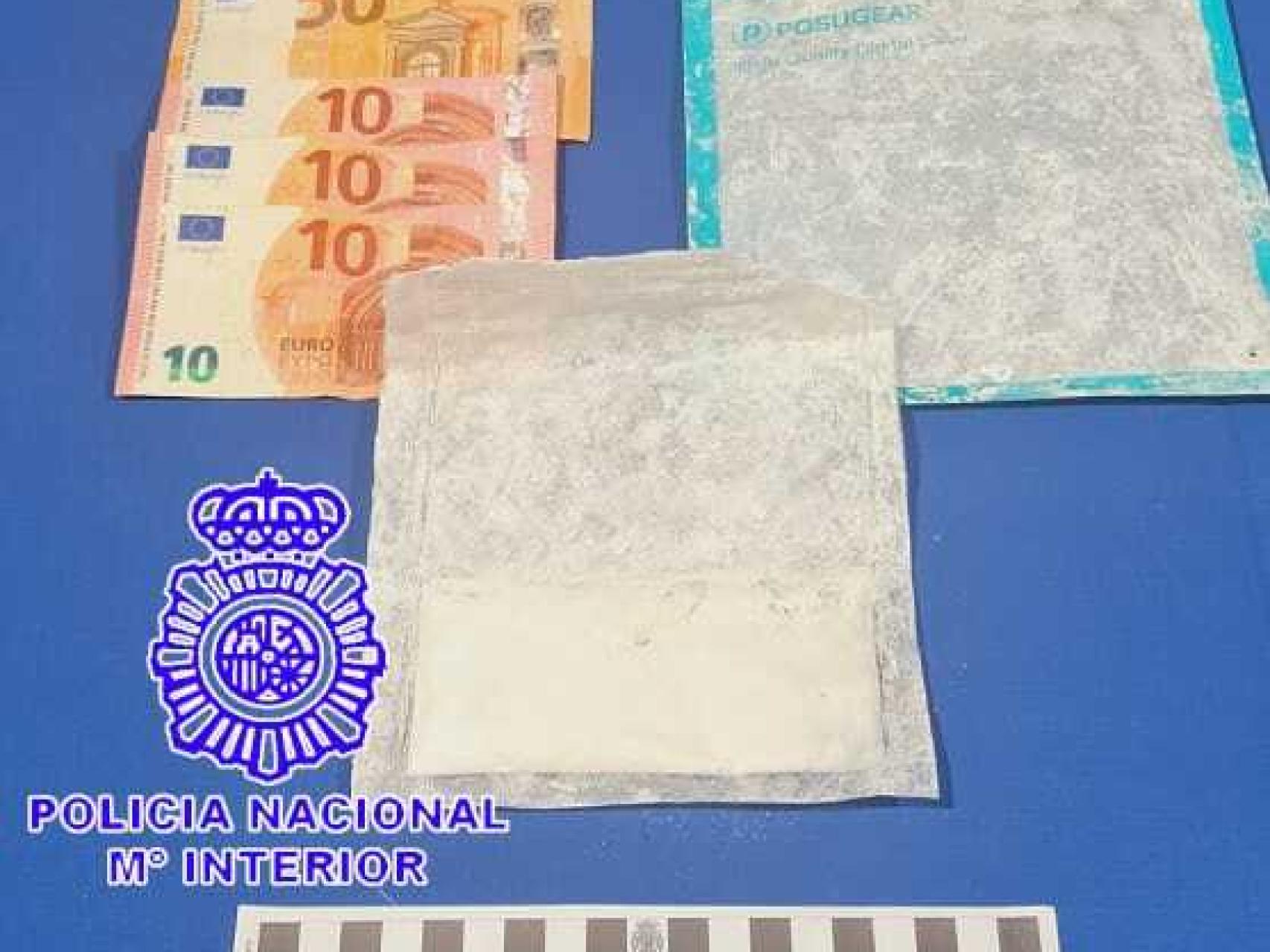 La Policía Nacional detiene a un varón por un delito contra la salud pública