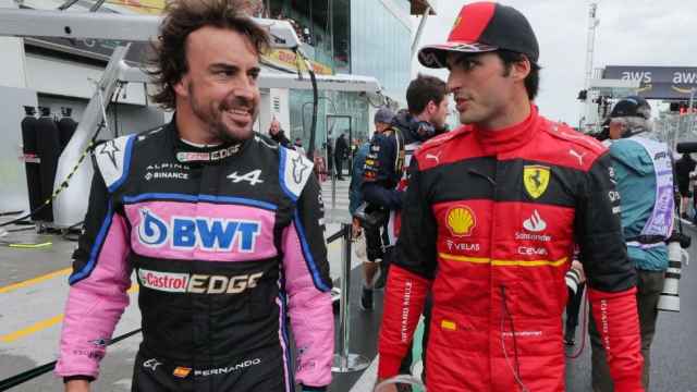 Fernando Alonso y Carlos Sainz antes de una carrera