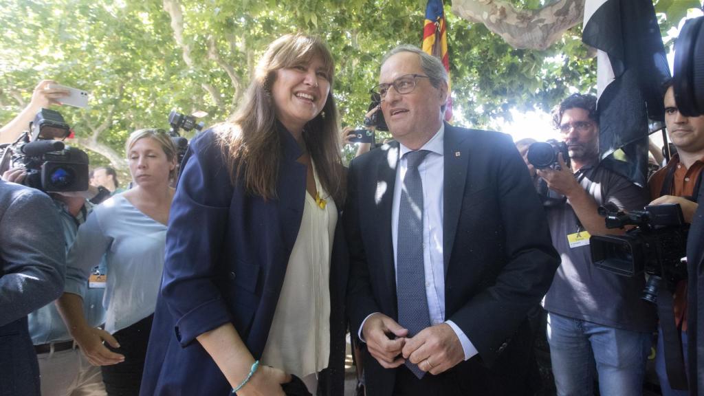 La presidenta de Junts, Laura Borràs, y el ex presidente de Cataluña Quim Torra, este jueves a la salida del Parlament.