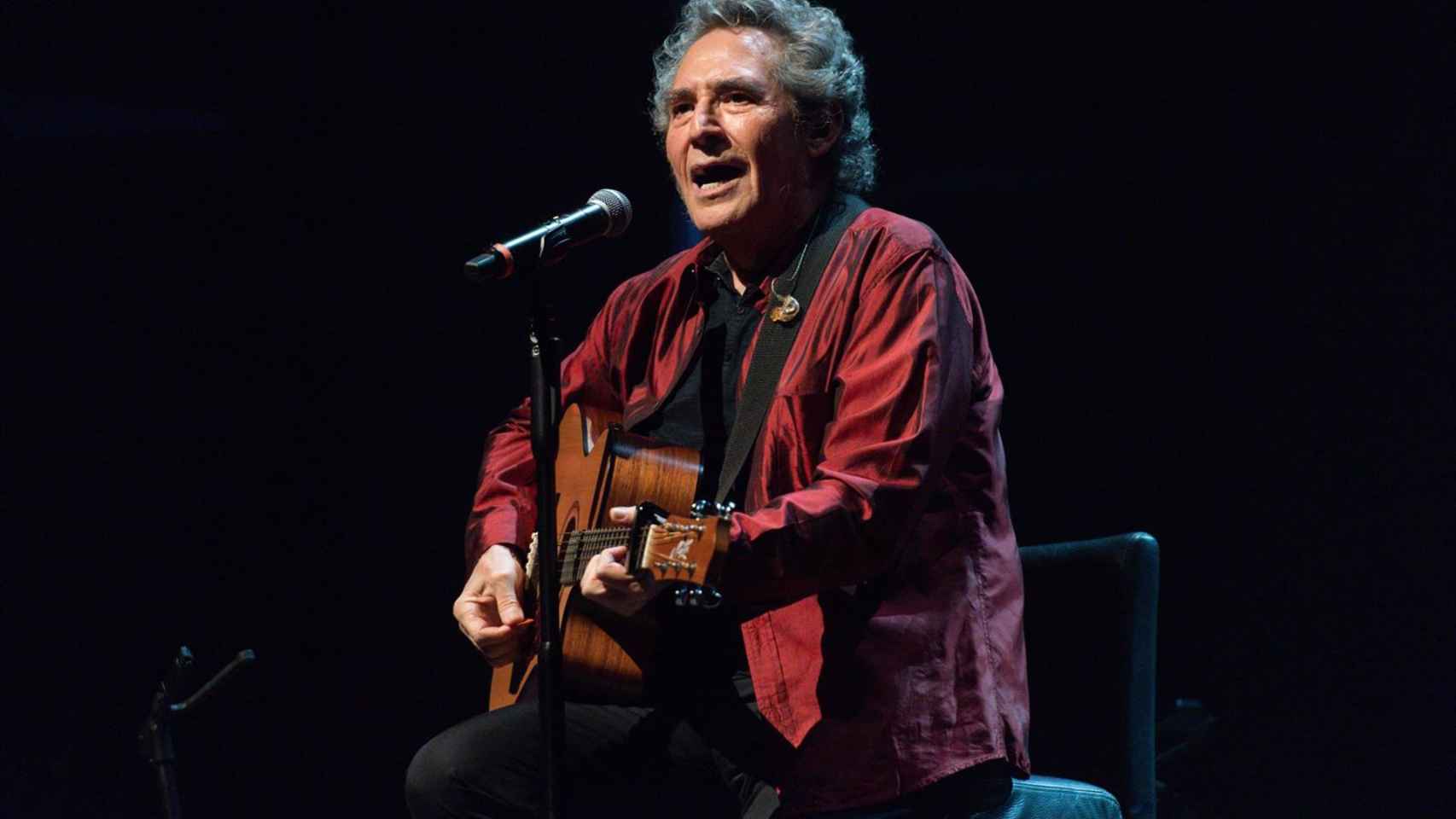 Miguel Ríos durante uno de sus últimos conciertos.