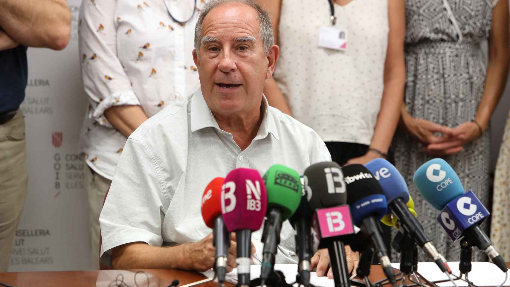Juli Fuster, ex director general del Servicio de Salud de las Islas Baleares, en la rueda de prensa de su dimisión.
