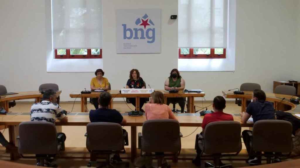 Reunión de representantes del BNG con el comité de empresa de Povisa