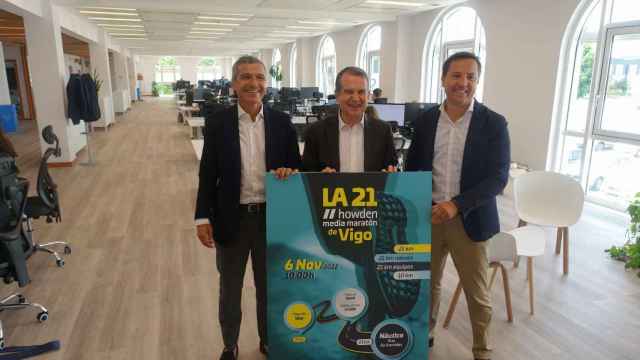 Rubén Martínez (izda.), Abel Caballero y David Suárez en la presentación del evento deportivo.