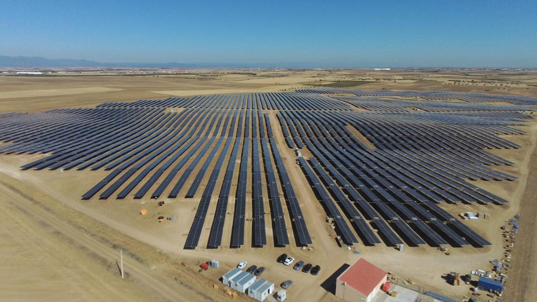 Planta fotovoltaica en fase de construcción en la localidad de Torrijos (Toledo).