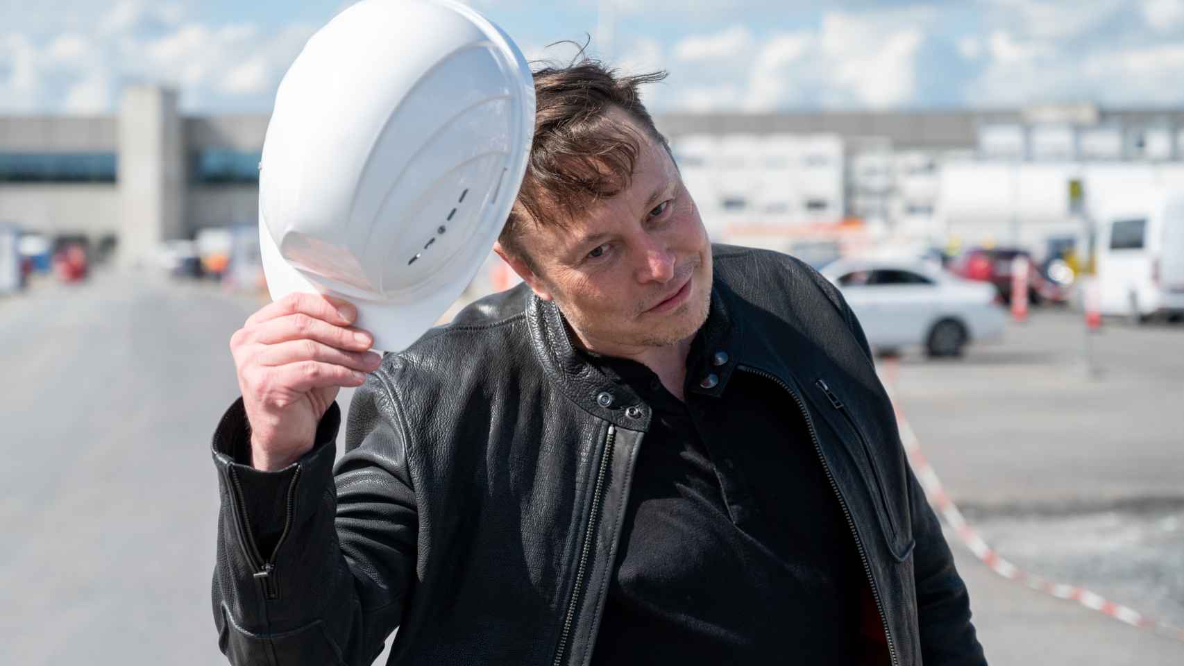 Elon Musk acude a la fábrica de Tesla en Alemania durante su proceso de construcción