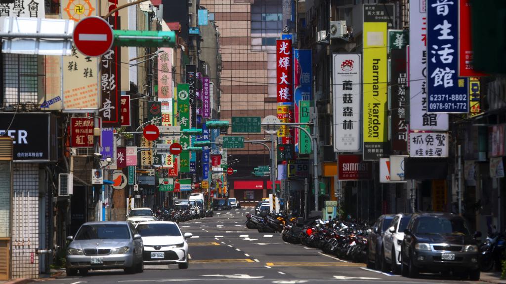 Una calle vacía de Taiwán durante los simulacros que preparan a la población para un ataque chino.