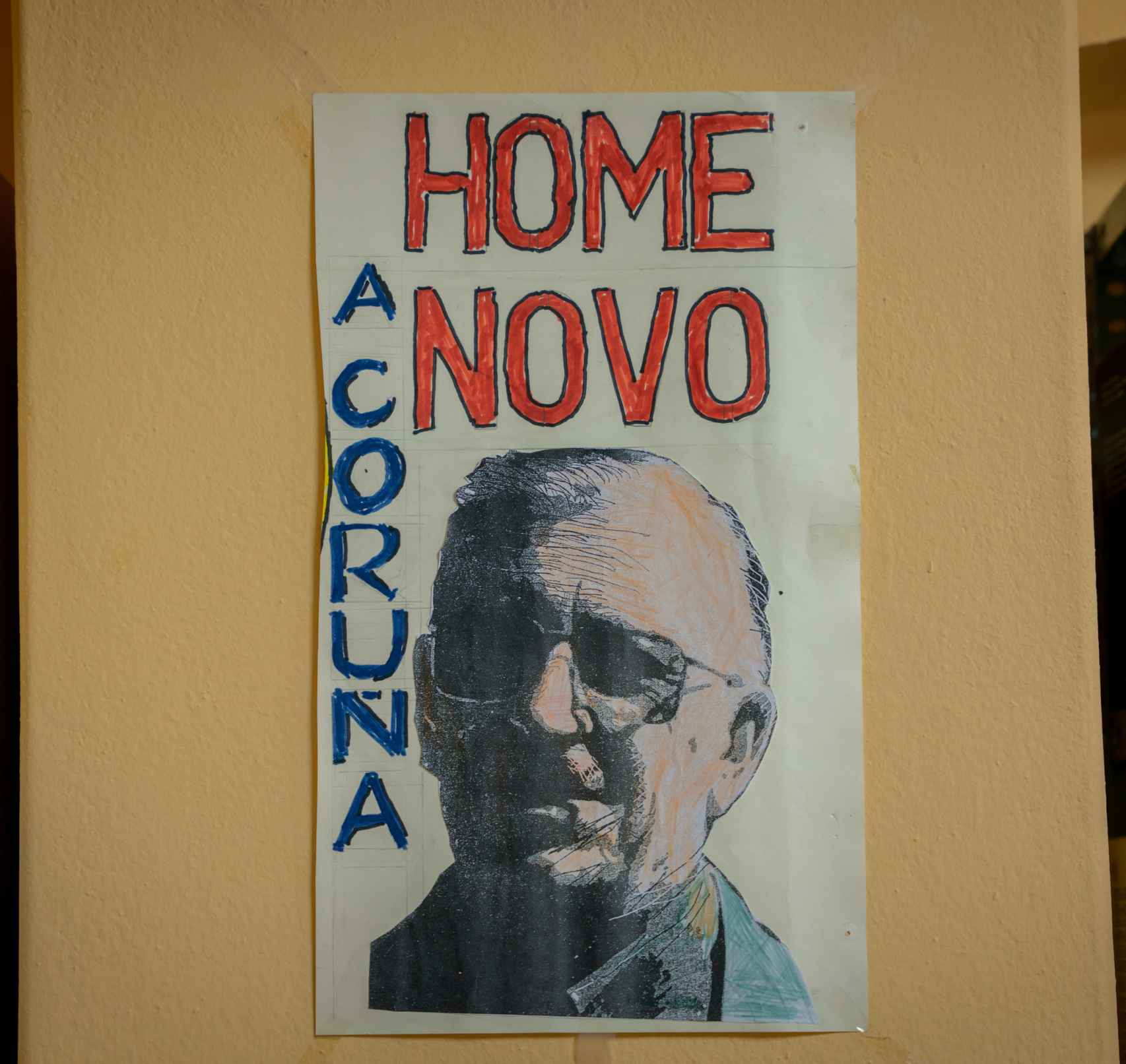 Un cartel con la cara de Manuel Espiña.