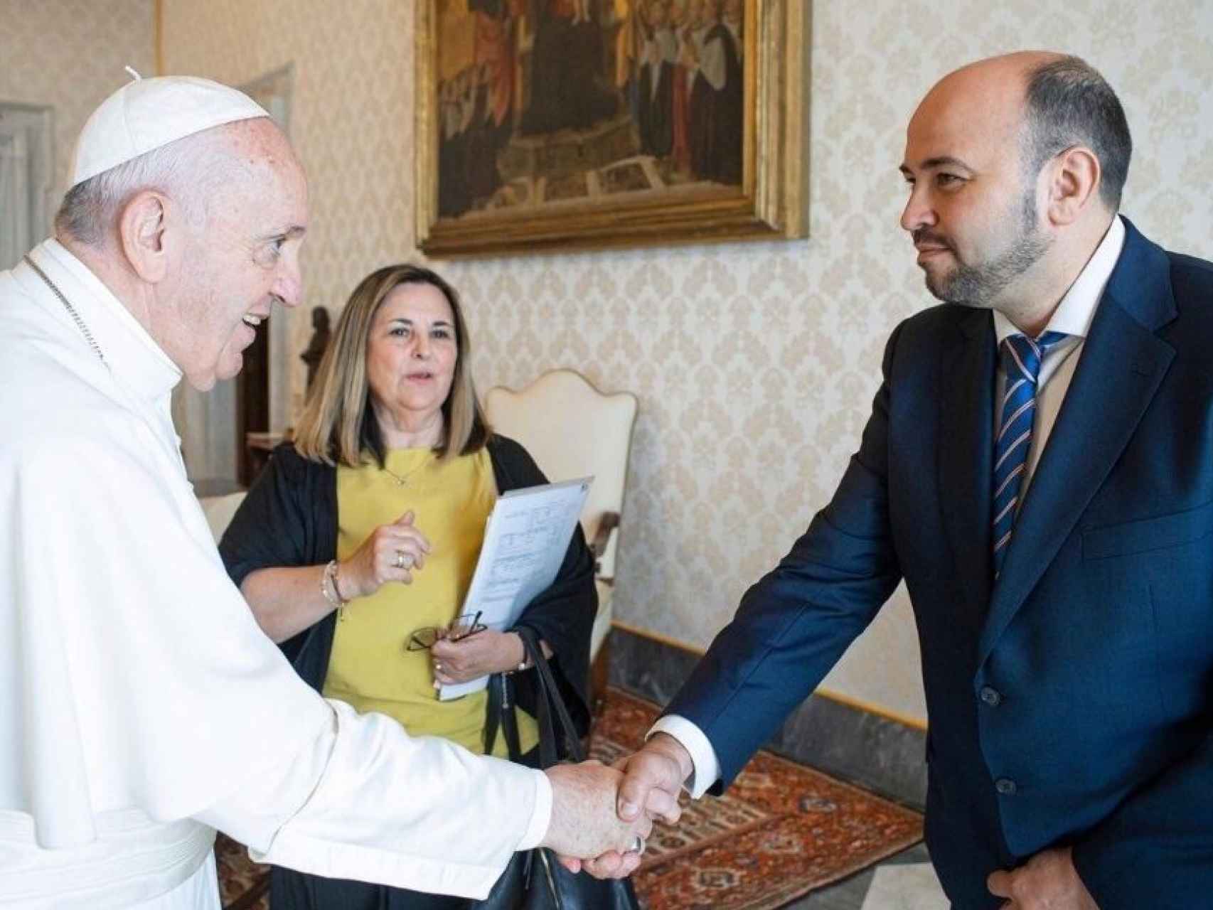 Miguel Ángel Rodríguez Arias es recibido por el Papa Francisco.