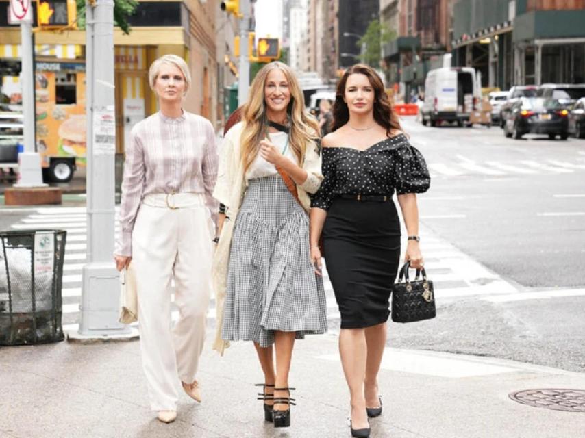 De izda. a dcha. Cynthia Nixon, Sarah Jessica Parker,  y Kristin Davis en una escena de 'And just like that'