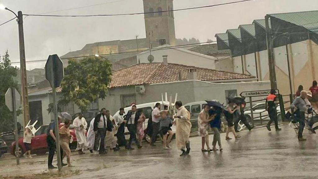 Tromba de agua este sábado en la localidad conquense de El Cañavate. Foto: Twitter de Paco Núñez