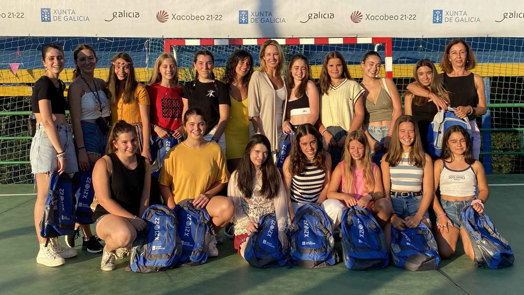 Marta Fernández-Tapias con las integrantes de Al Compás.