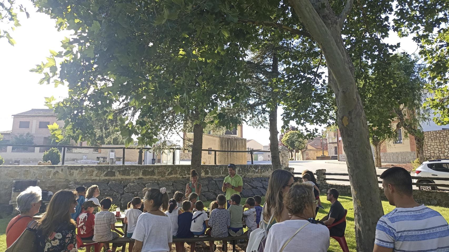 Alimenta Conciencia realizando uno de los talleres en el campo