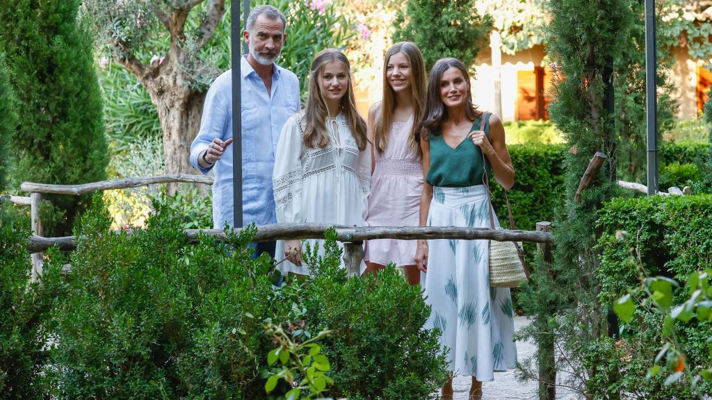 La Familia Real ha posado en los jardines de la Cartuja en Valldemossa.