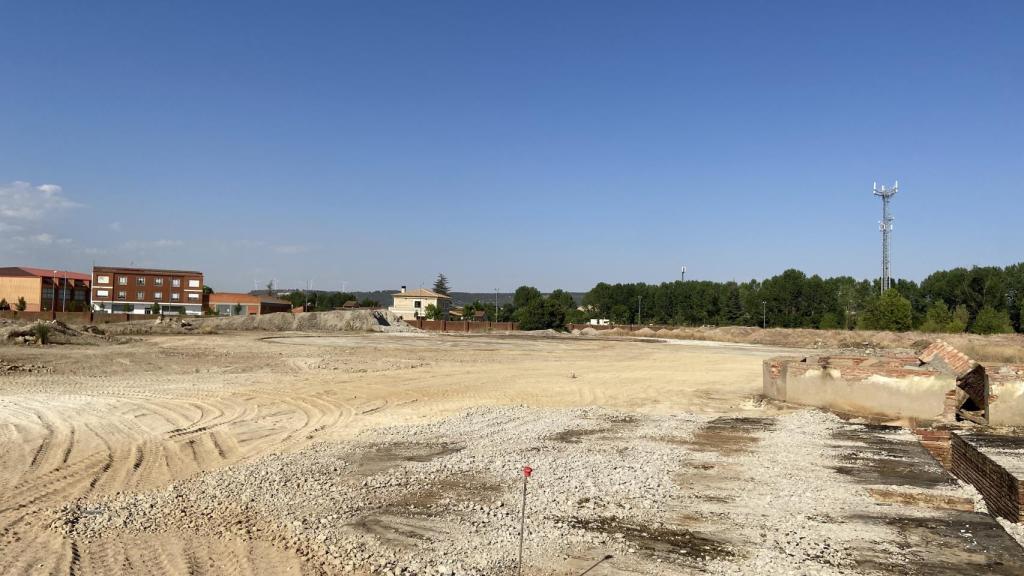 Limpieza de la antigua Azucarera de Venta de Baños