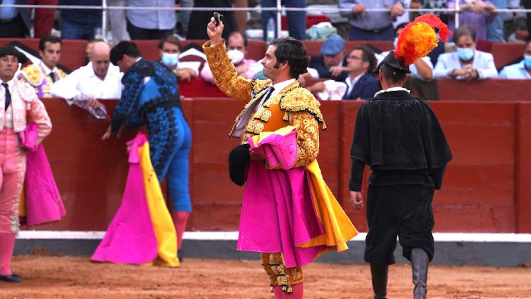 Morante de la Puebla corta una oreja a un toro de Galache en la Feria 2021
