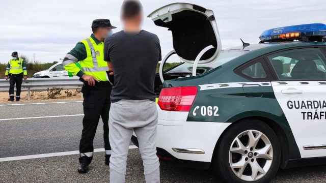 La Guardia Civil investiga a un hombre por conducir sin carné bajo los efectos de las drogas