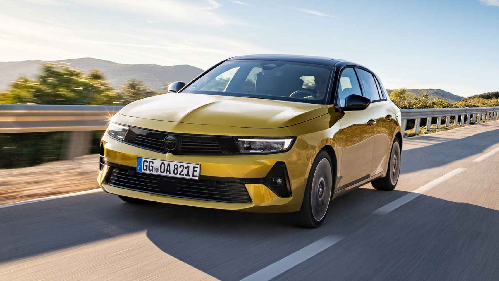 El nuevo Opel Astra incorpora versiones de gasolina, diésel y una variante híbrida enchufable.