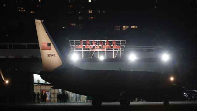 El vuelo SPAR19 de Boeing C-40C donde viajaba  Nancy Pelosi tras aterrizar este martes en Taipéi.