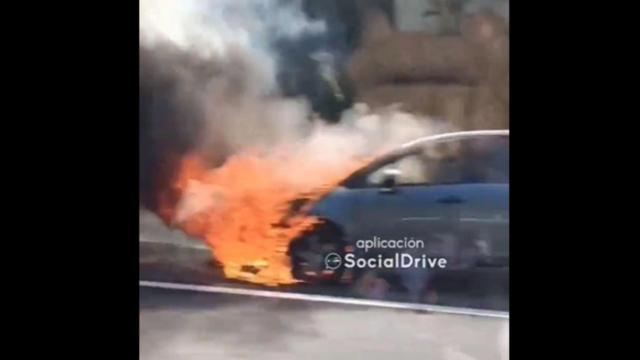 Coche en llamas esta tarde en la AP-9