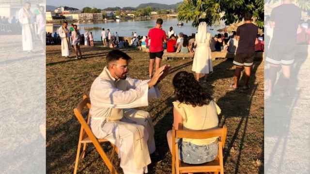 Confesionario improvisado en Vilanova con motivo de la Peregrinación Europea de Jóvenes.