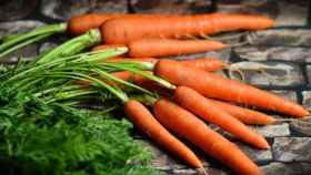 Las zanahorias son ricas en vitamina A, indispensable para el cuidado de la piel.