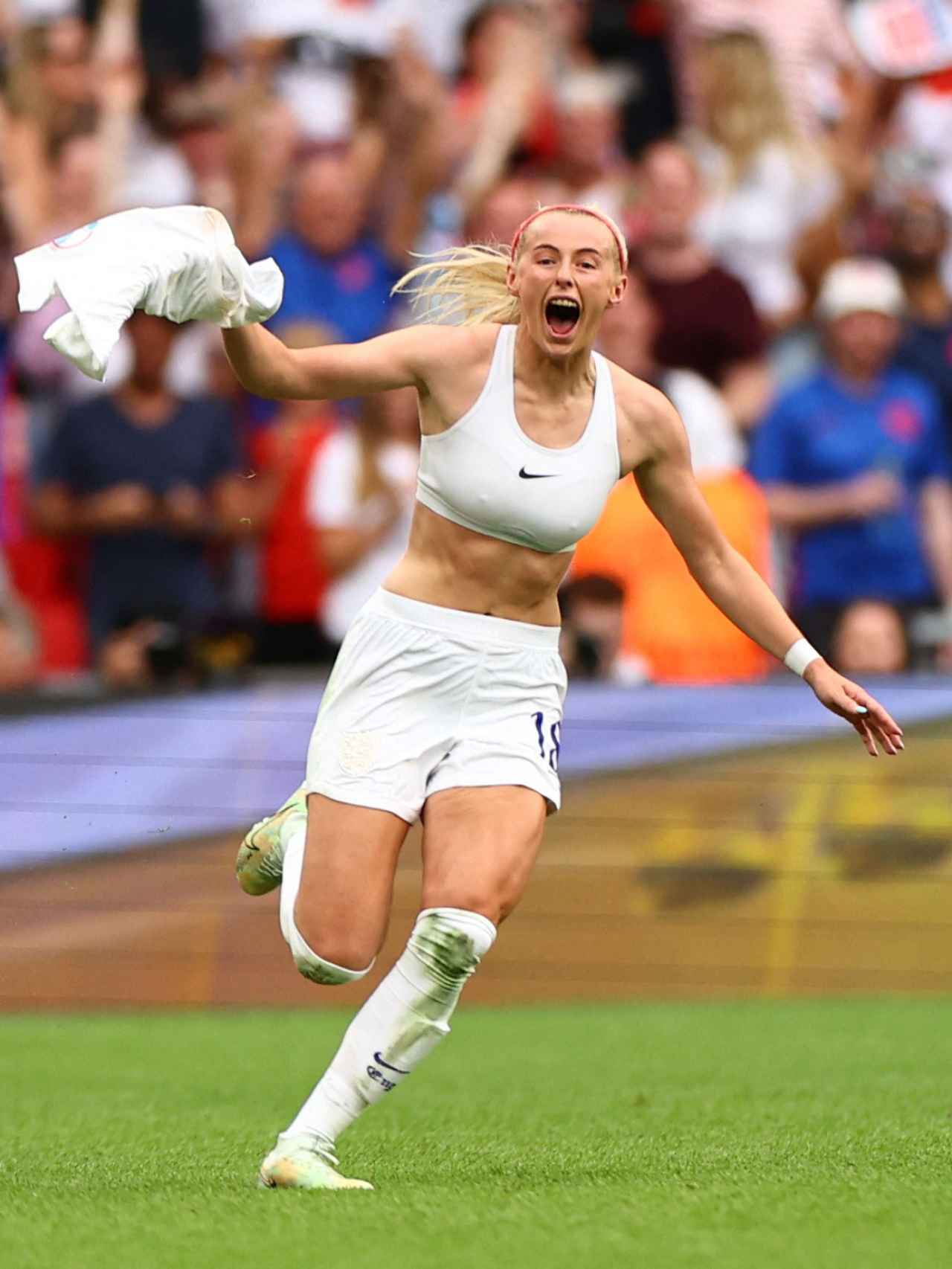 Chloe Kelly celebrando el gol a Alemania.