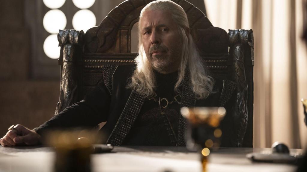 Paddy Considine es Viserys Targaryen, el ocupante actual del trono de hierro