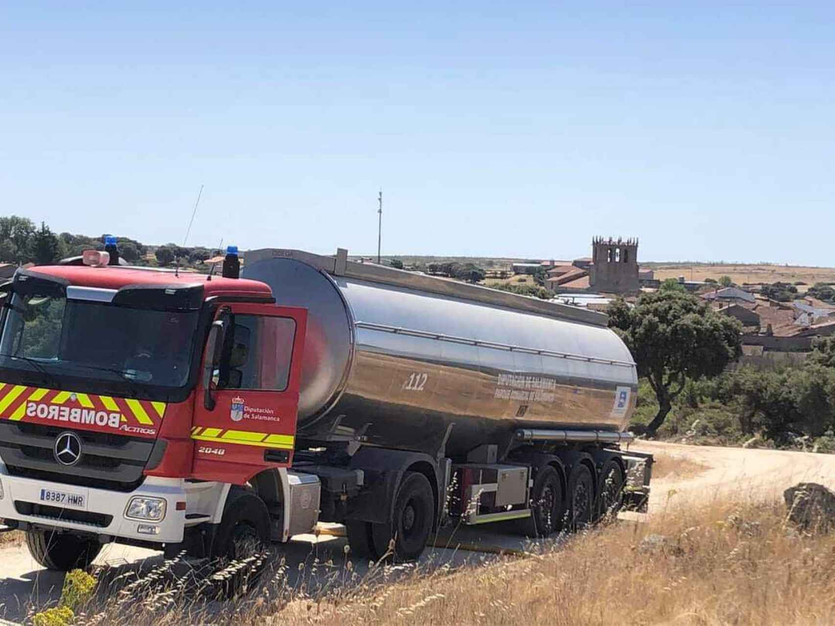 Comienzan a funcionar los camiones cisterna de la Diputación para abastecer de agua a diversos pueblos, en este caso Guadramiro