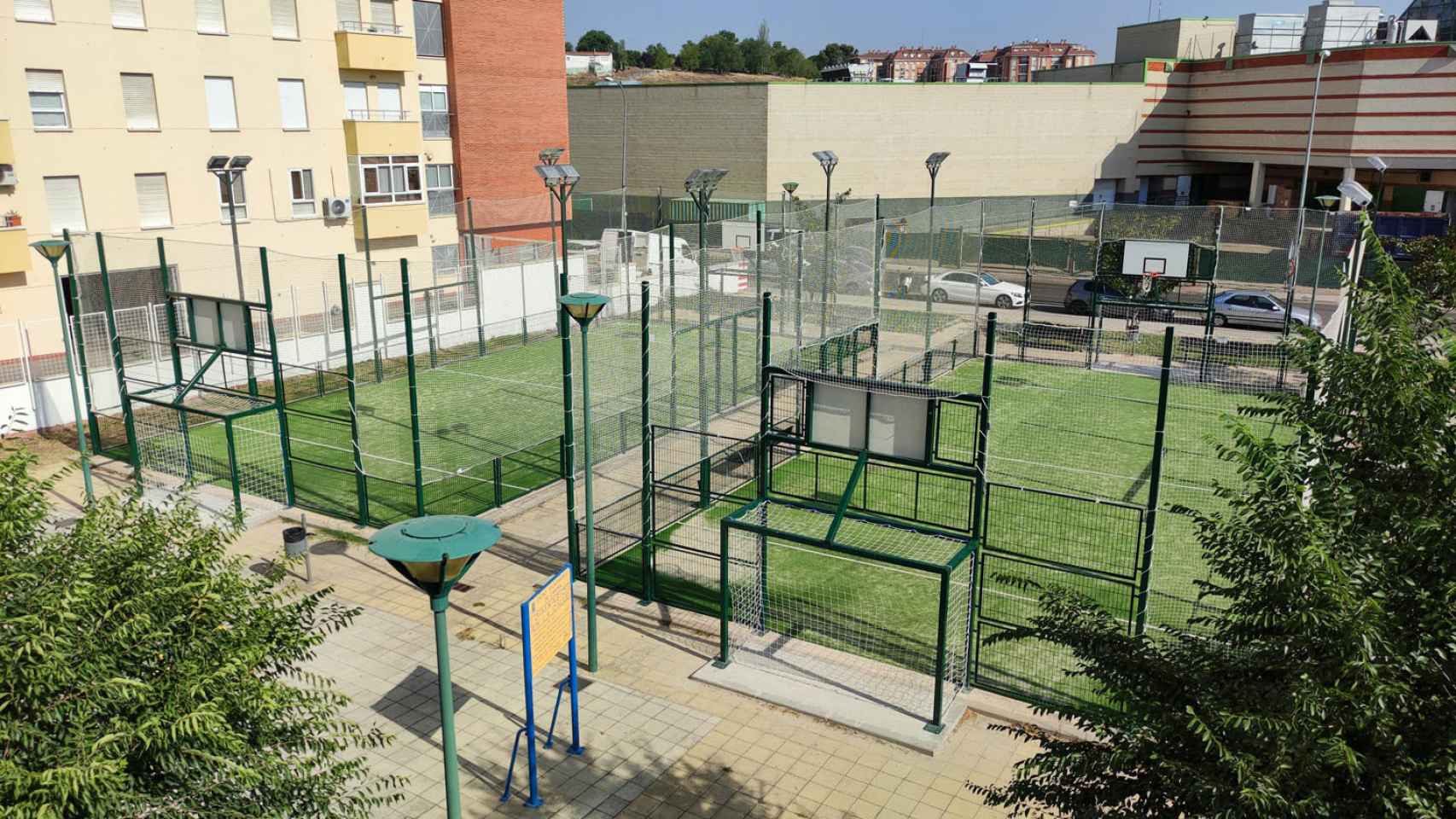 El Ayuntamiento de Zamora instala dos pistas multideportivas en Huertas de Arenales