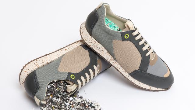 Estos zapatos veganos y formados por materiales reciclados nacen en Elche, ciudad por excelencia en España de la industria del calzado.