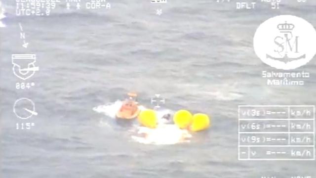Así fue el rescate del hombre que estuvo 16 horas bajo su velero volcado en A Coruña