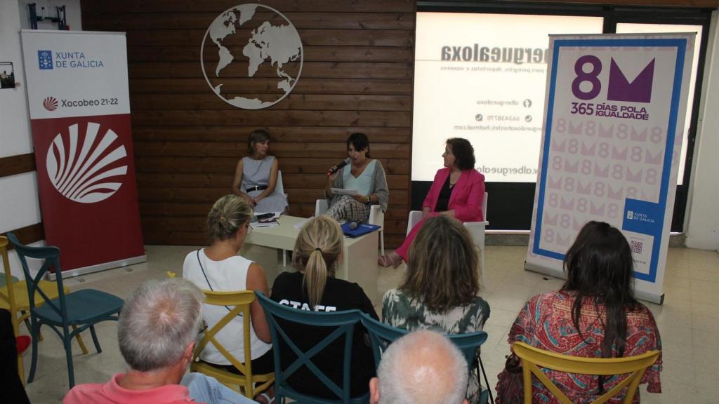 La directora de Turismo de Galicia, Nava Castro, y la conselleira de Promoción do Emprego e Igualdade, María Jesús Lorenzana, presentan un informe sobre el impacto de género en el Camino de Santiago