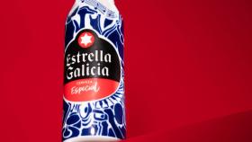 Nueva botella de Estrella Galicia con Sargadelos.
