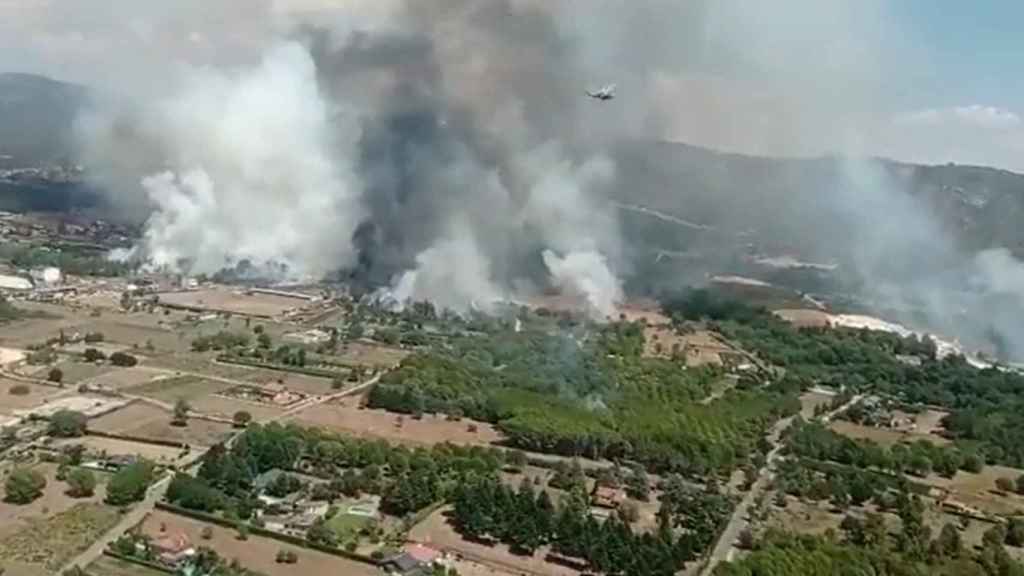 Incendio en Verín (Ourense) desde el helicóptero de la BRIF de Laza.