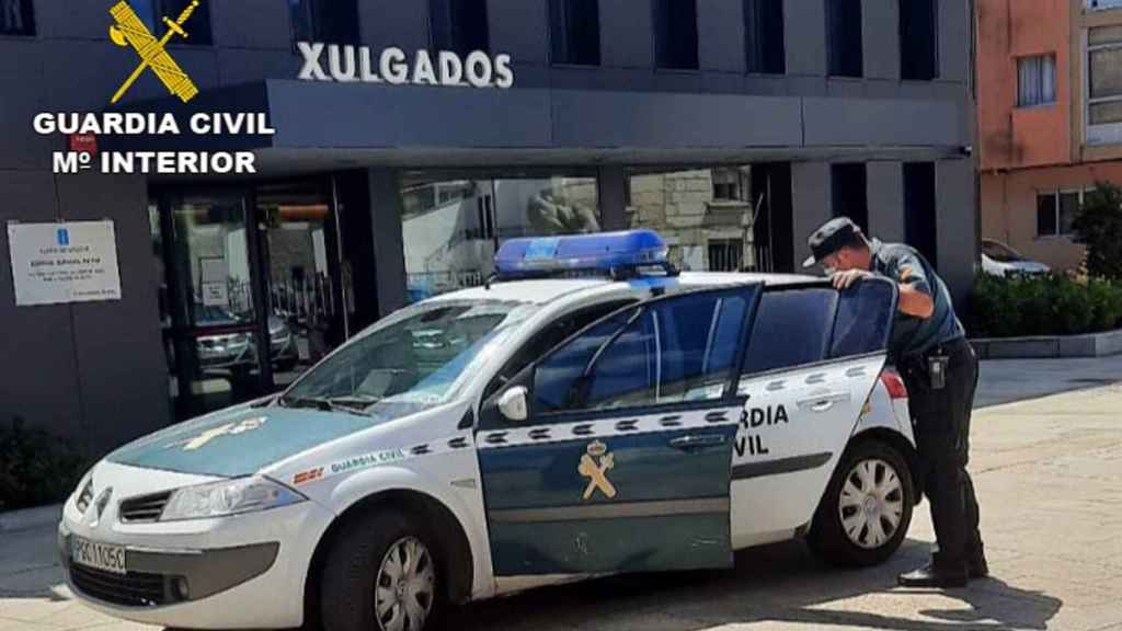 Imagen de la llegada de los detenidos a los juzgados de Tui (Pontevedra).