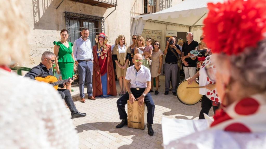 Uno de los momentos celebrados este jueves por la mañana en la Plaza de Baix de Elche con motivo del 125 aniversario.