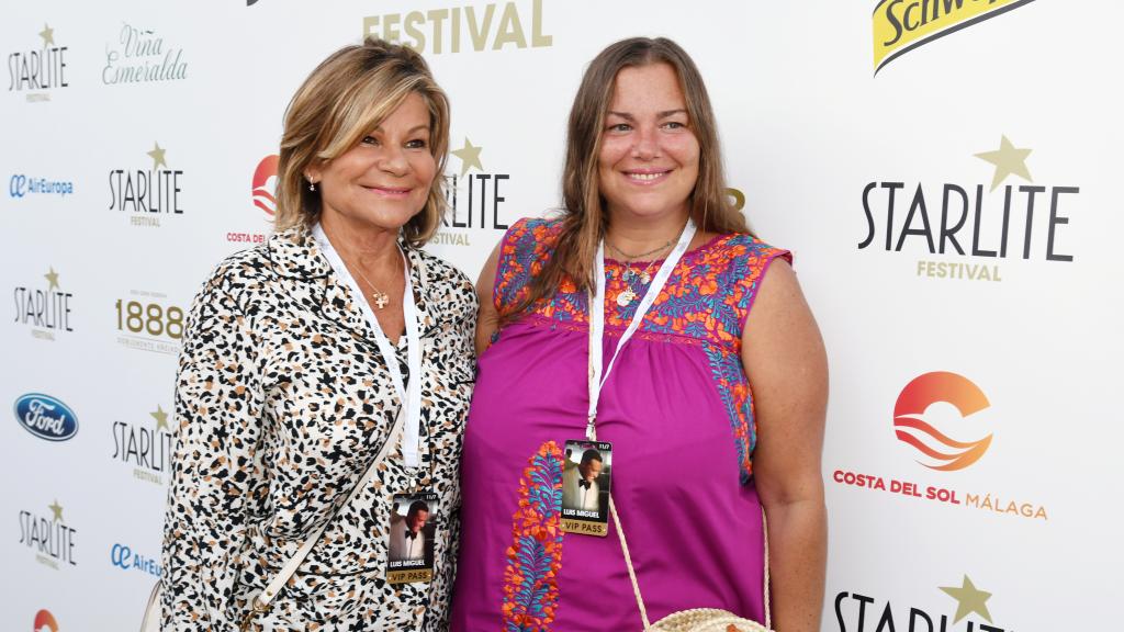 Cari Goyanes  junto a su madre, Caritina Lapique.