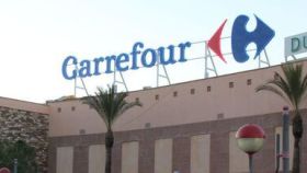 Fachada del centro comercial Carrefour