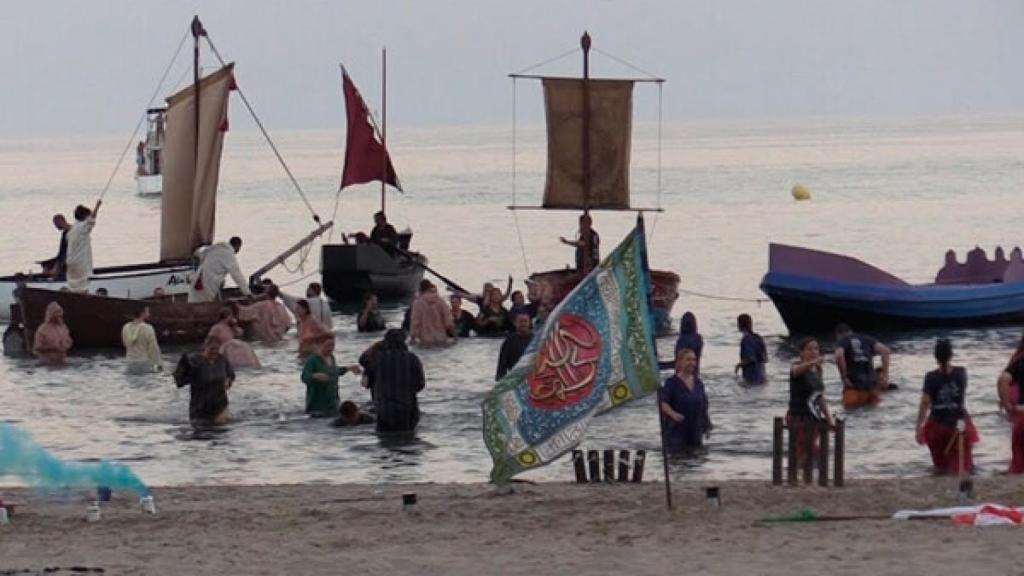 Un momento en el desembarco de la pasada edición en la playa del Postiguet de Alicante.