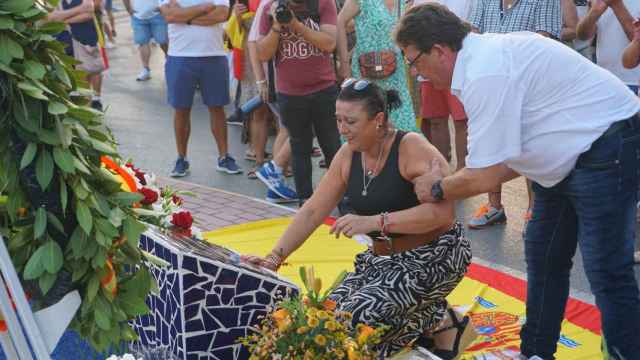 La madre de Silvia, Toñi Santiago, en el último homenaje a su hija.