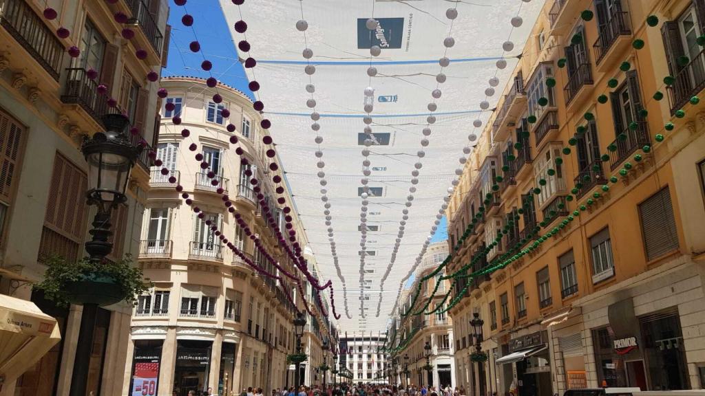 Aspecto que luce la calle Larios.