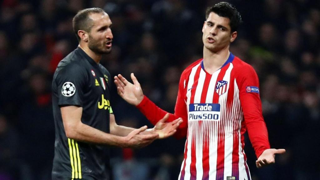 Chiellini y Morata, durante un Atlético de Madrid - Juventus