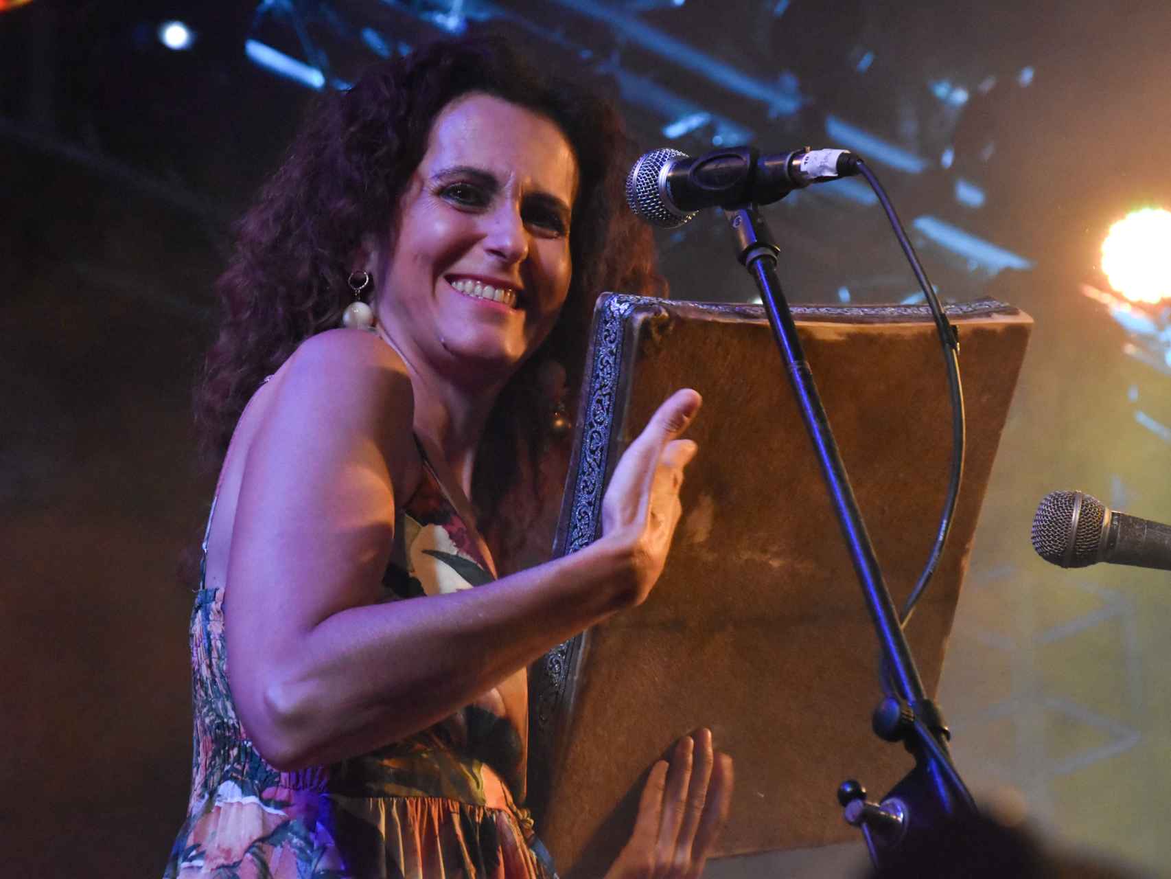 La señora de la canción tradicional castellana y leonesa, Vanessa Muela, en el Intercéltico de Sendim