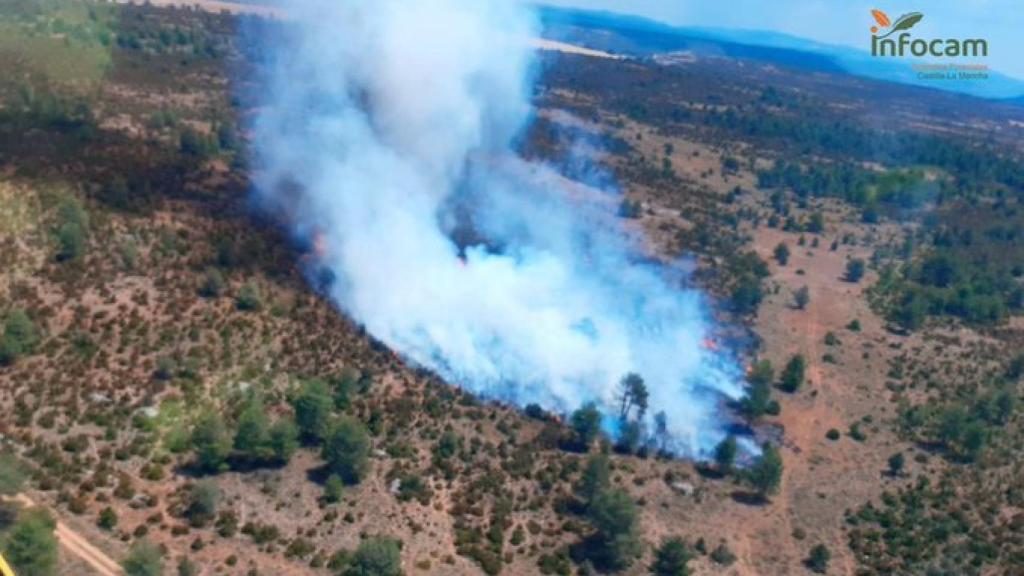 Una imagen aérea de los primeros instantes del incendio de Taravilla (Guadalajara).