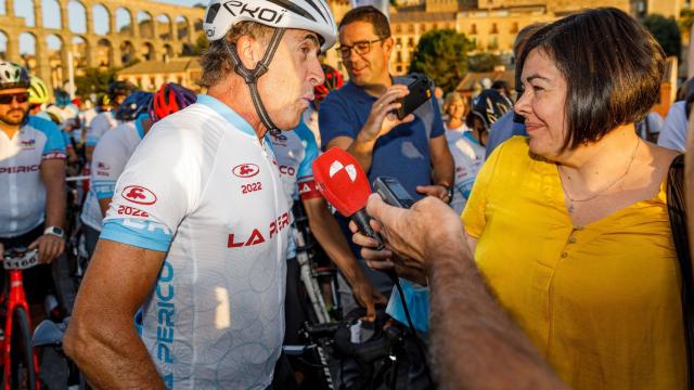 Celebración de la XXVII edición de la Marcha Cicloturista Pedro Delgado 'La Perico 2022'. Antes de la salida se rinde homenaje al bejarano Roberto Heras